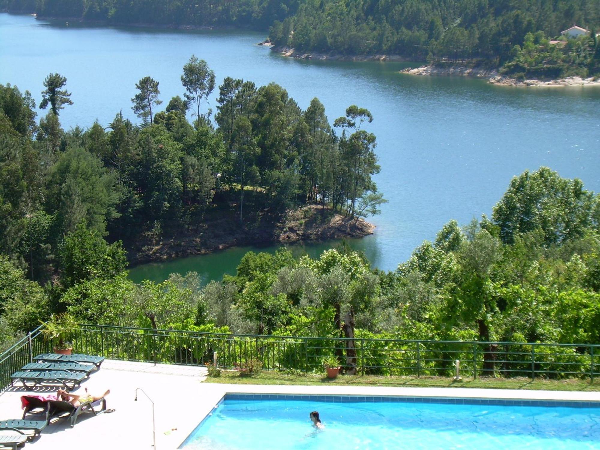 Hotel Lagoa Azul Do Geres Exteriör bild