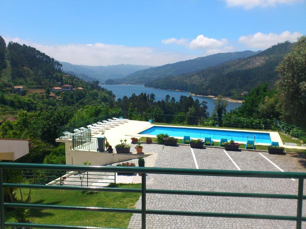 Hotel Lagoa Azul Do Geres Exteriör bild