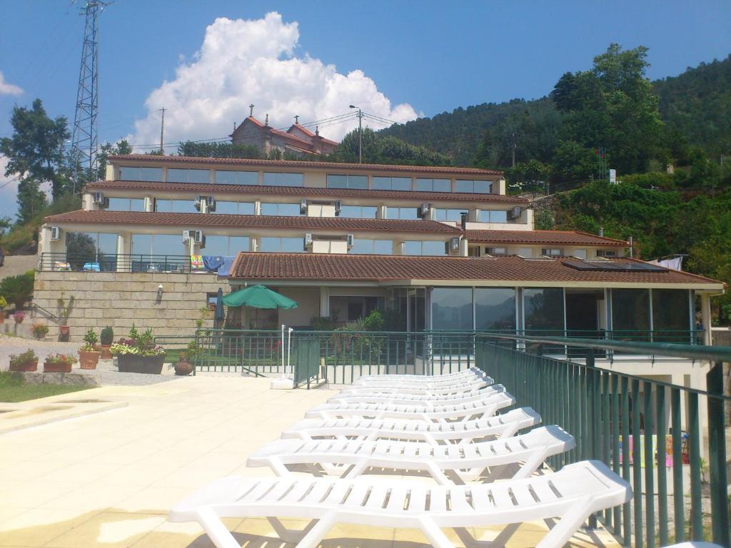 Hotel Lagoa Azul Do Geres Exteriör bild
